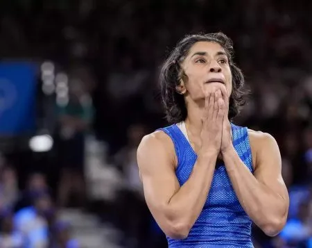 Shocking! Vinesh Phogat disqualified from women's 50kg wrestling final