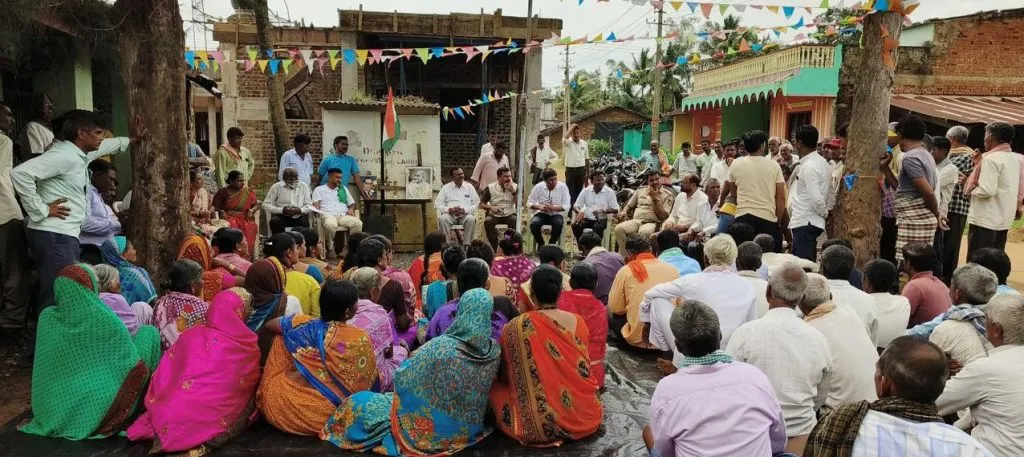 The dispute over the road at Hirehattiholi ends