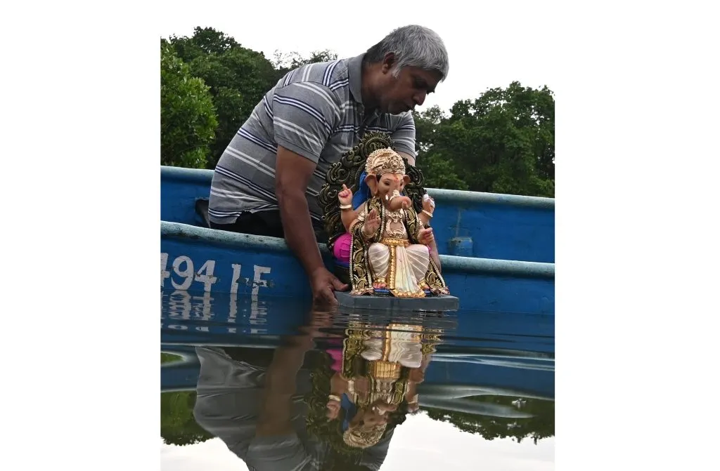 दीड दिवशीय गणरायाला भक्तिभावाने निरोप Farewell to Ganaraya after one and a half days