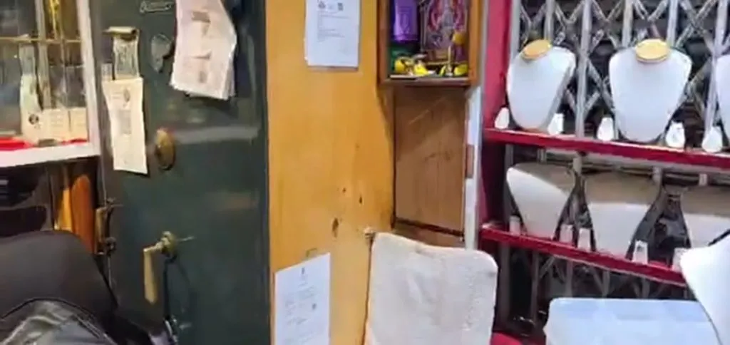 Dalla on jewelry worth three crores