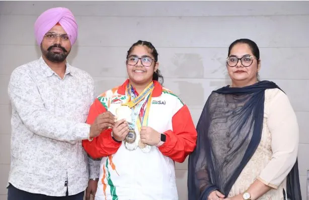 गुरसीरत कौरला सुवर्णपदक Gold medal to Gurseerat Kaur