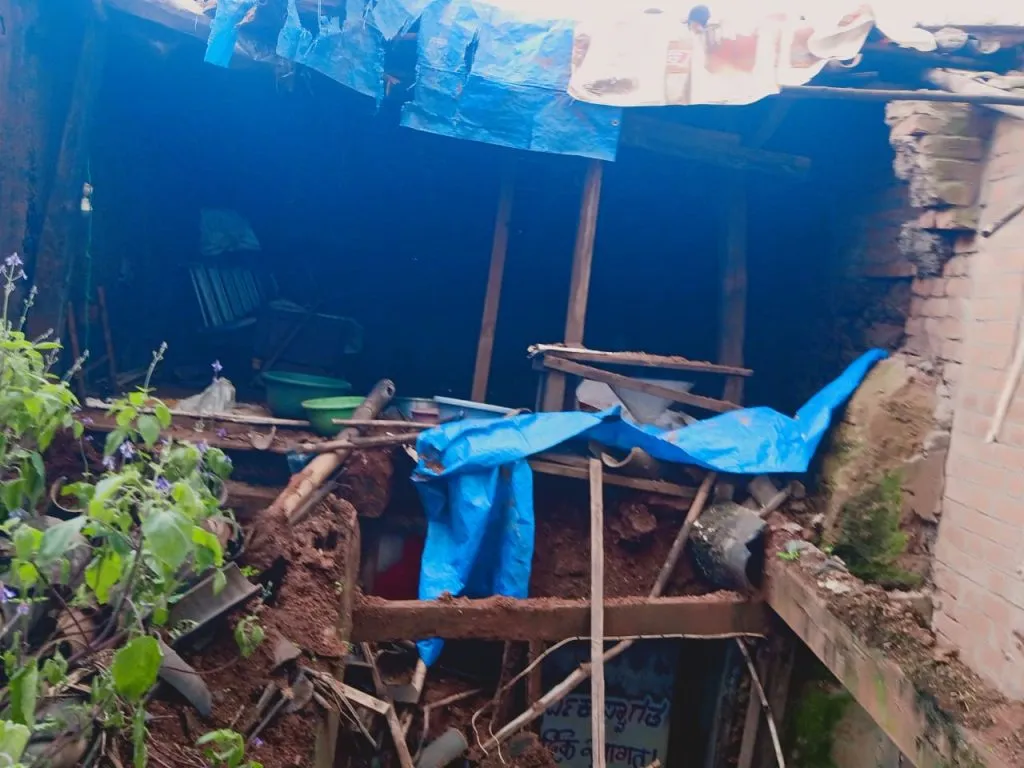 Loss of poor family due to house collapse in Kangral Gali