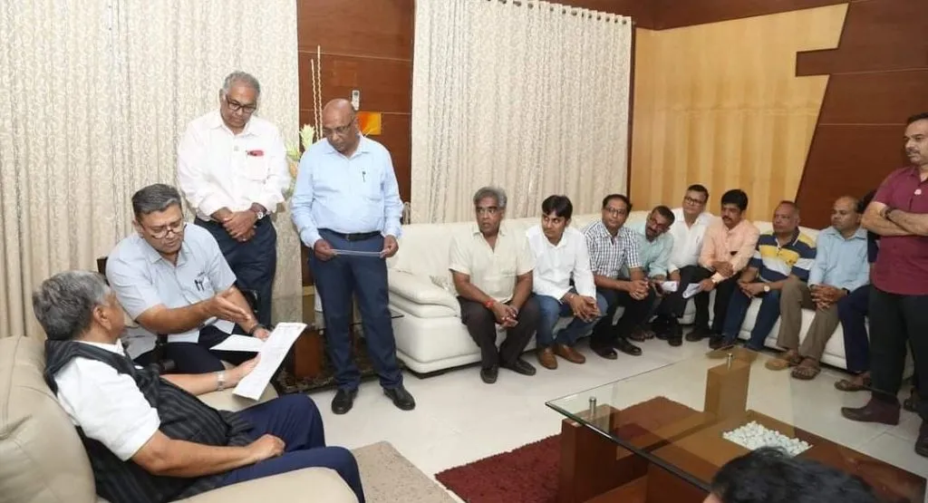 मुंबई, पुणे शहरांना विमानसेवा उपलब्ध करून द्या Provide air services to Mumbai, Pune cities