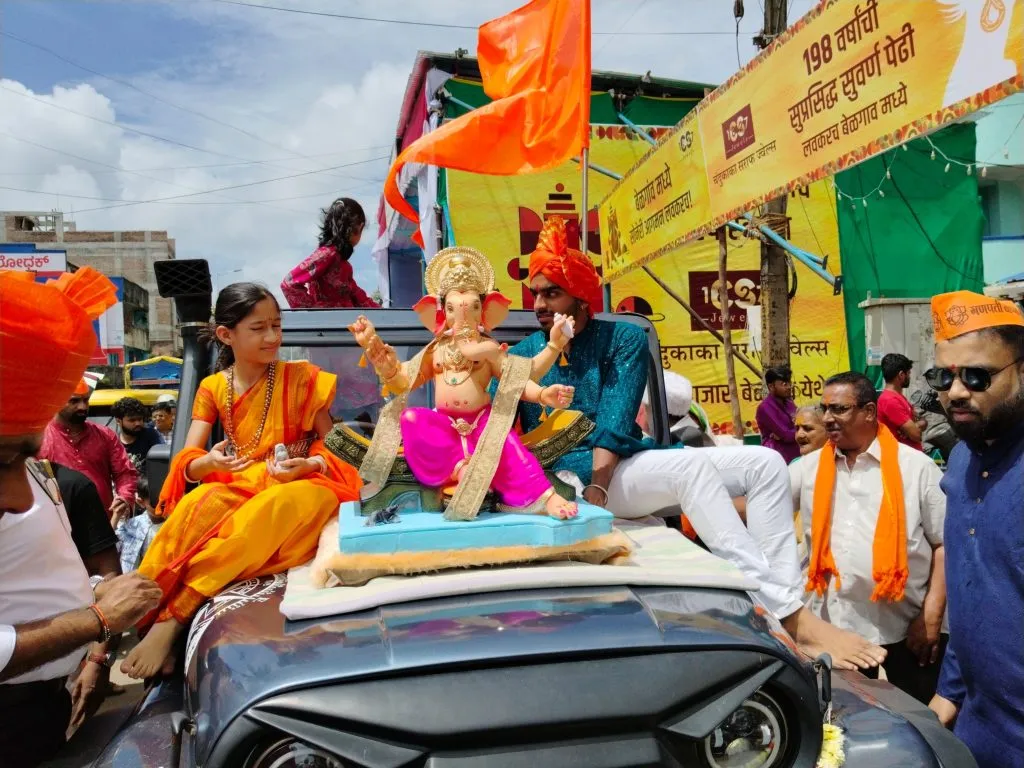 जल्लोष अन् जयघोषात गणरायाचे स्वागत! Welcome Ganaraya with cheers and cheers!