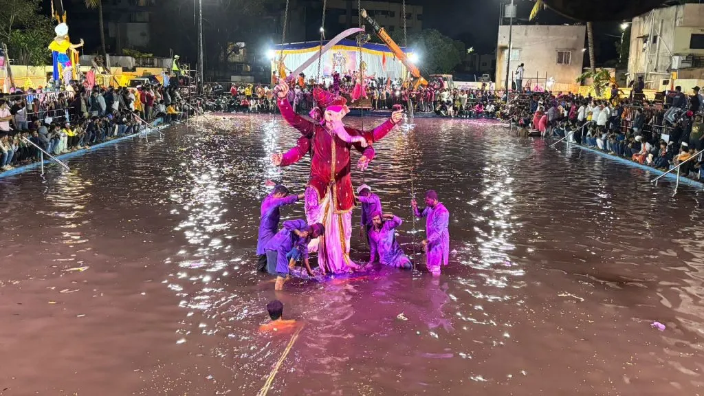 Farewell to beloved father with devotion