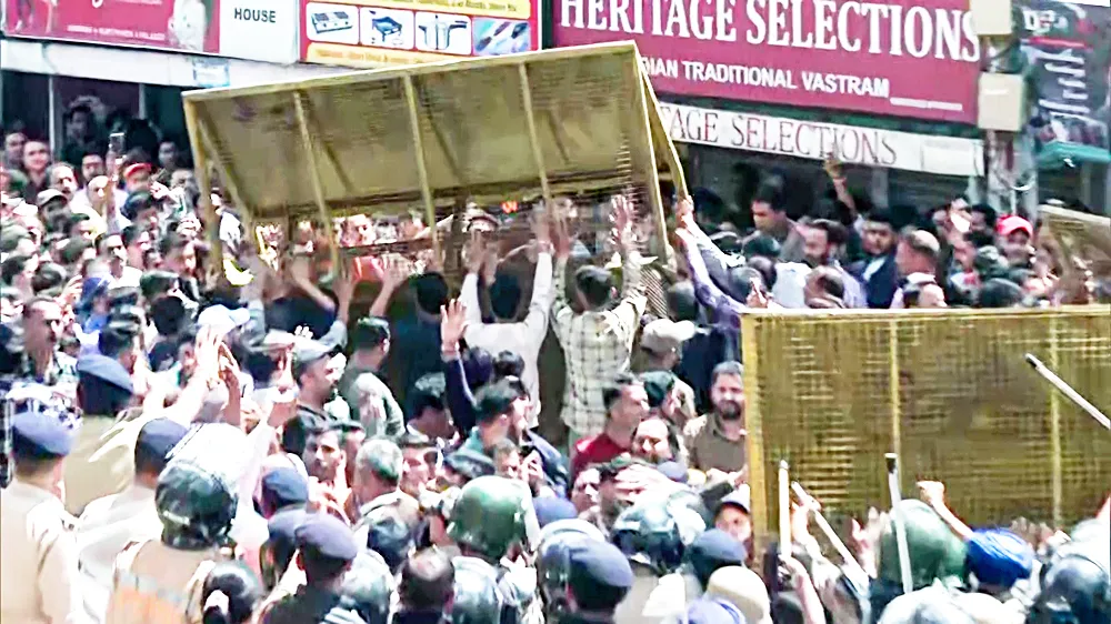 शिमला येथील मशिदीचा अवैध भाग पाडण्याची तयारी Preparations to demolish illegal part of mosque in Shimla