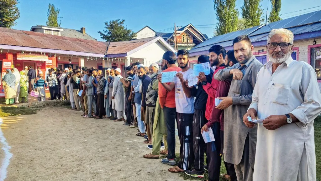 जम्मू काश्मीरमध्ये बंपर मतदान Bumper polling in Jammu and Kashmir