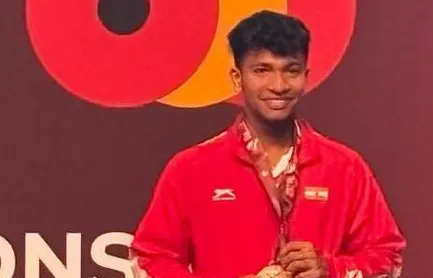 धनुषला कांस्यपदक