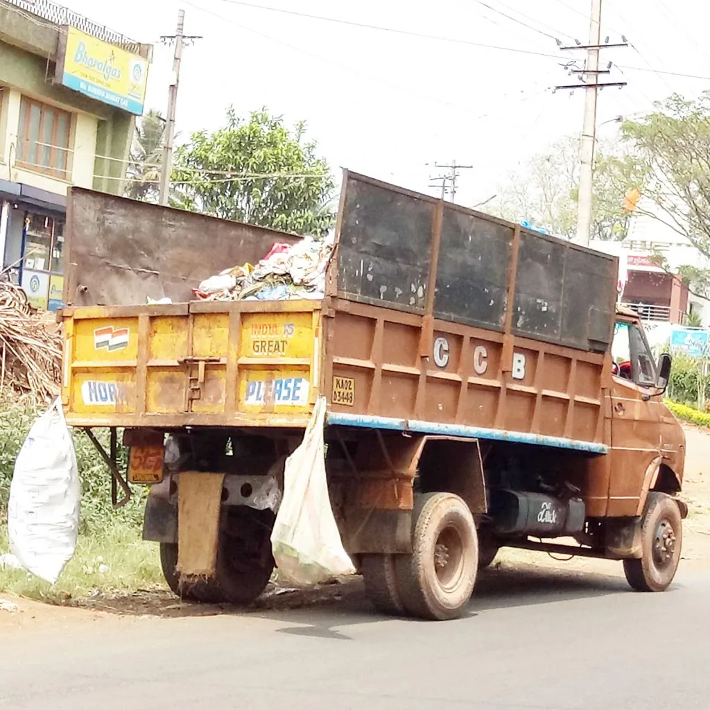 Arbitrariness of municipal garbage truck drivers