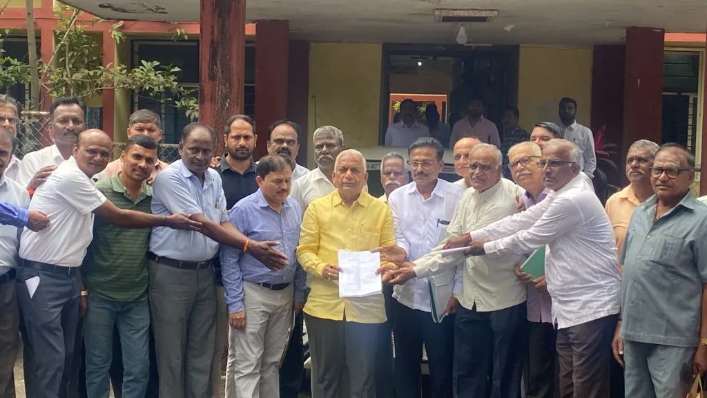 Demand to solve the problem in Ramtirtha Nagar area immediately