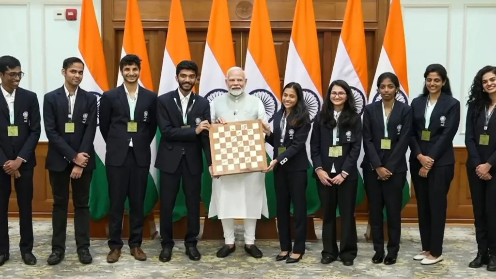 Modi showered praises on the winning chess players