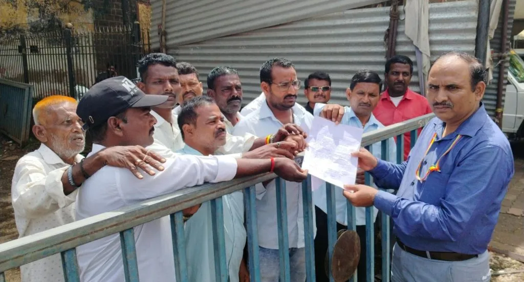 Close the private vegetable market at Bhendwad immediately