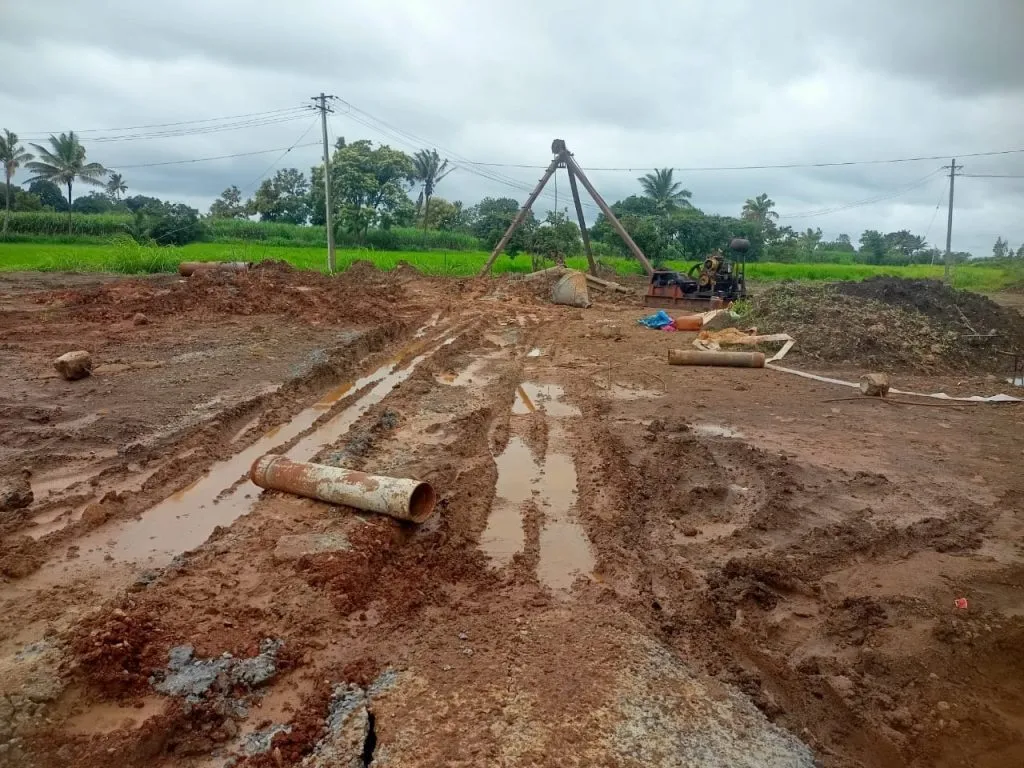 हलगा गावातील बांधकामावरील साहित्याची चोरी Theft of construction materials in Halga village