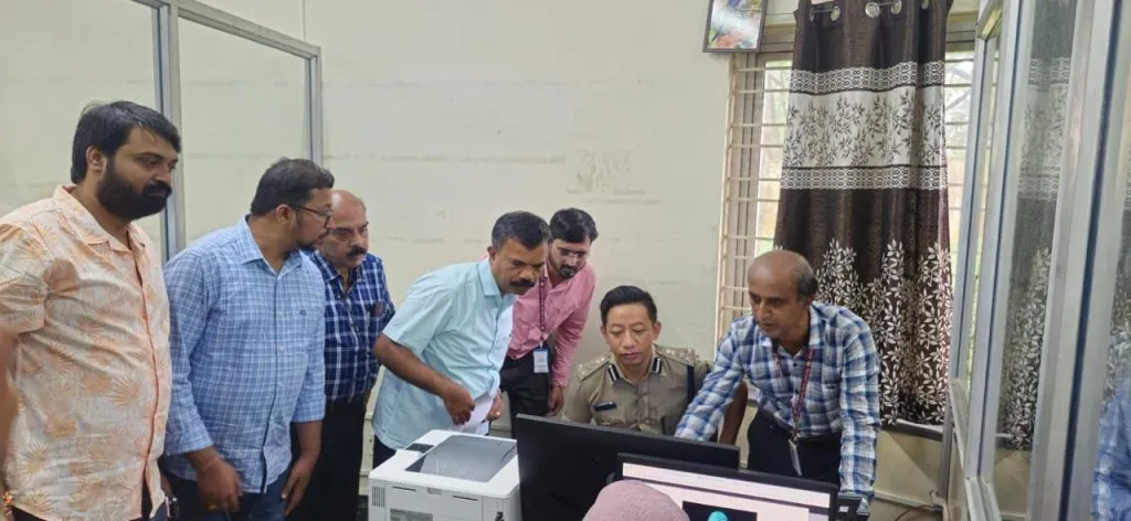 Police Commissioner took information about Aadhaar link in Sub-Registrar Office