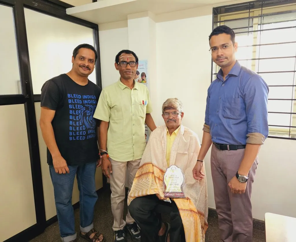 Newspaper vendors should be given worker status