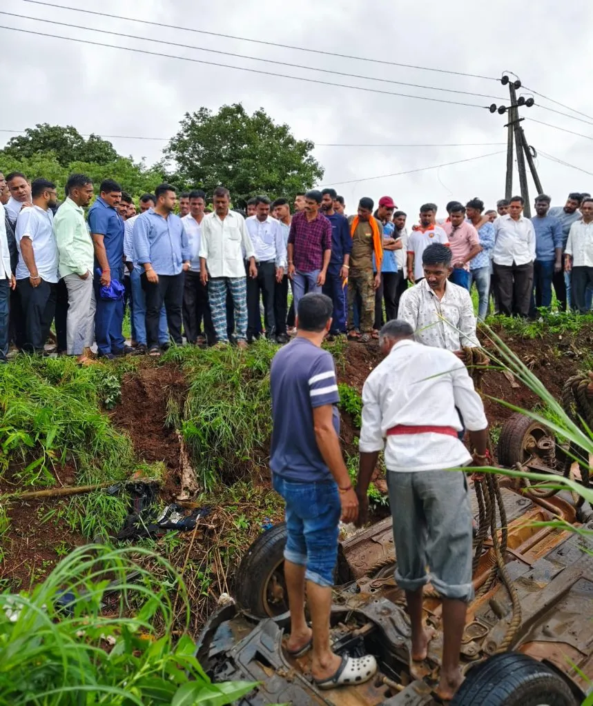 The car overturned near Savagaon; The passengers suffered minor injuries