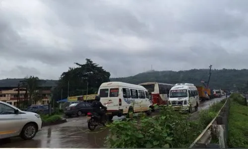 मुंबई- गोवा महामार्गावर मोठी वाहतूक कोंडी! traffic jam