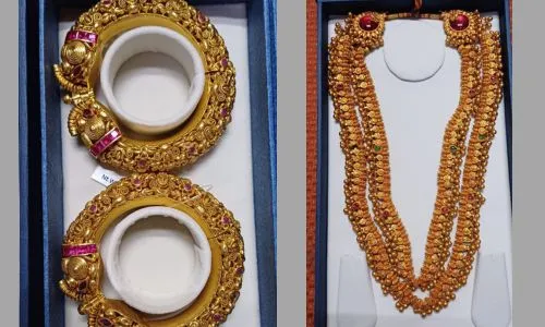 Goa Rane offered gold ornaments to Ambabai