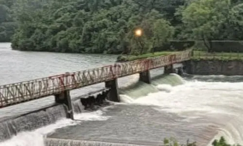 राधानगरी धरणाचे दोन दरवाजे उघडले! 4356 क्यूसेकने विसर्ग सुरू, यावर्षी पाचव्यांदा दरवाजे खुले Radhanagari dam