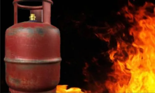 संगमेश्वर-शेंबवणेत सिलिंडर लिकेज होऊन प्रौढाचा होरपळून मृत्यू gas cylinder