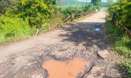 पिरळ पुल बनलाय धोकादायक! उंची वाढवून रुंदीकरण करण्याची मागणी Piral bridge