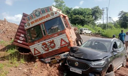 speeding trailer collided with car Anjawari Ghat