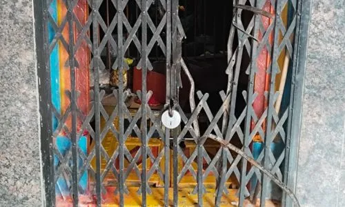 भोसेतील यल्लमादेवी मंदिरात चोरी! अर्धा तोळे दागिने व दानपेटीतील रोकड लंपास