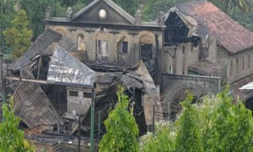 केशवराव भोसले नाट्यगृहाचा मलबा हटवण्यासाठी निविदा! स्ट्रक्चरल ऑडीटच्या कामास येणार गती Keshavrao Bhosle theatre