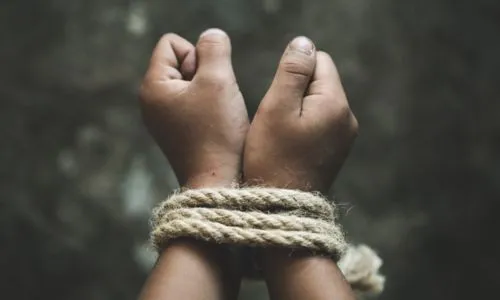 गडहिंग्लजला 20 लाखांसाठी अपहरण करुन तरुणास मारहाण! एका महिलेसह दोघांना अटक Kidnapped Gadhinglaj