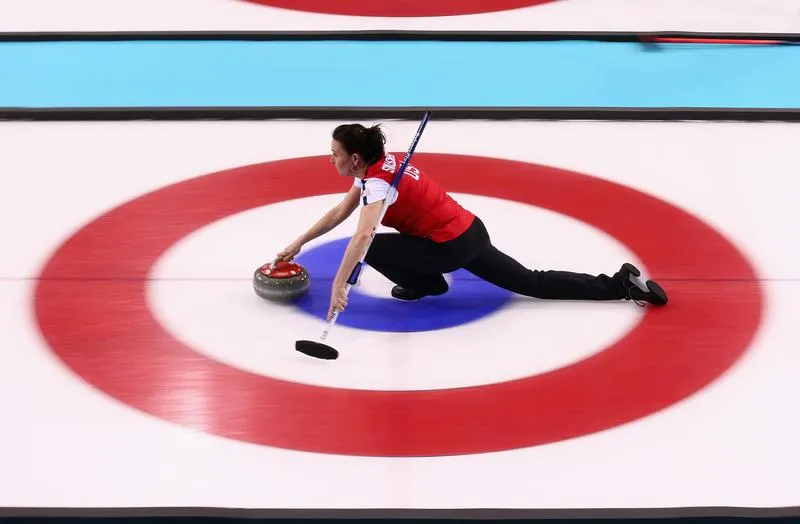 Game old identity new : Curling