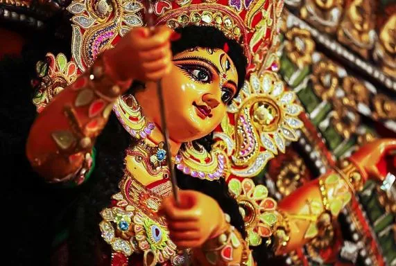 दुर्गा पूजा समित्यांना 10 लाख रुपये द्या Give Rs 10 lakh to Durga Puja Committees