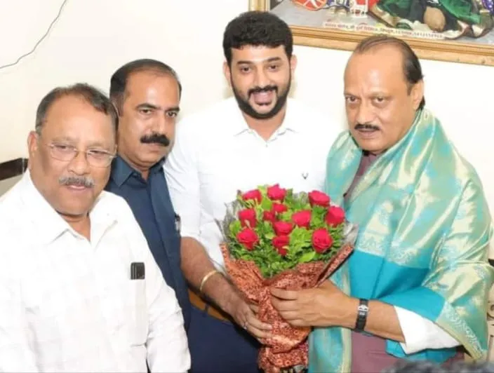 अजित पवार- विक्रांत जाधव भेटीने खळबळ! भेट शिष्टाचाराचा भाग- जाधव