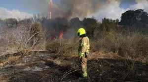 मध्य इस्रायलमध्ये कोसळले बॅलेस्टिक क्षेपणास्त्र Ballistic missile crashes in central Israel
