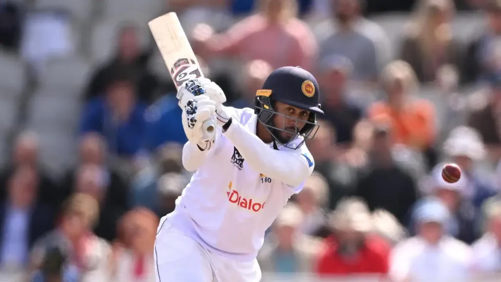 England's strong lead of 402 runs over Lanka