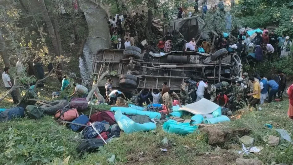 A bus full of soldiers fell into the valley