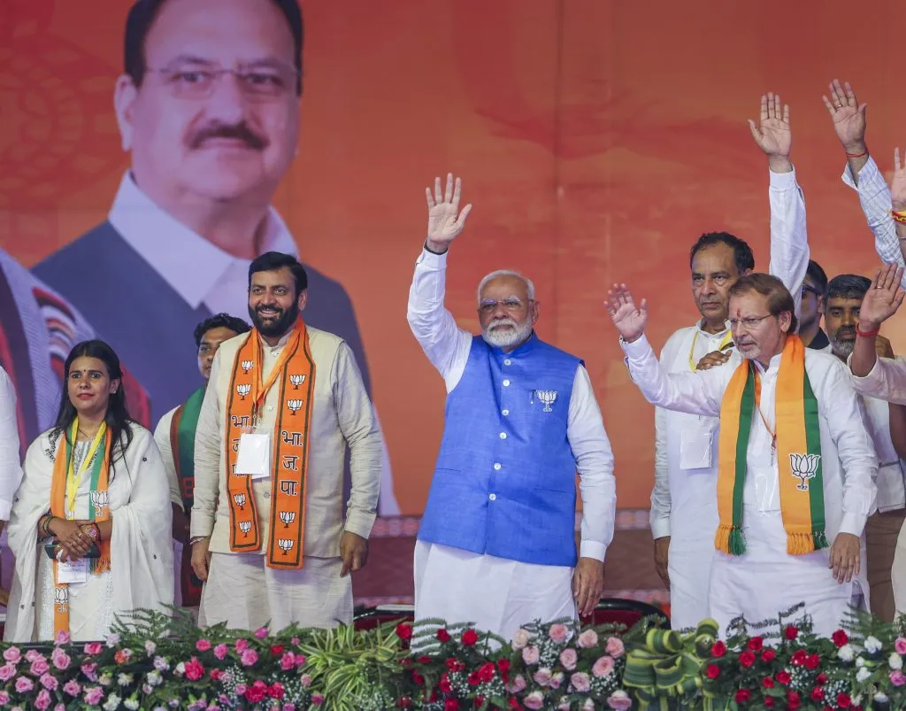 Congress' 'royal' family most corrupt: Modi