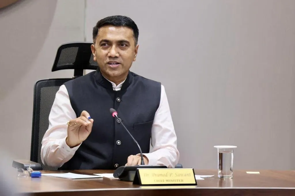 मुख्यमंत्र्यांचा कडक पवित्रा Meeting soon for taxi aggregator guidelines