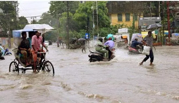 मुसळधार पावसाने बिहारमध्ये पूरस्थिती Heavy rains cause flooding in Bihar