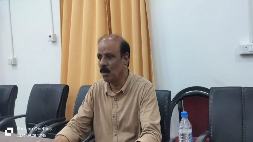 आज स्व. आनंद दिघे हयात असते तर गद्दारांना गोळ्या घालून मारले असते – बबन साळगावकर