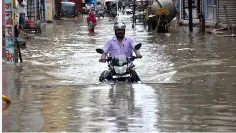 बिहार, उत्तर प्रदेशात पावसाचा जोर कायम Heavy rainfall continues in Bihar, Uttar Pradesh