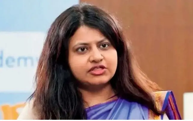 पूजा खेडकरकडून दोन अपंगत्व प्रमाणपत्र सादर Submission of two disability certificates by Pooja Khedkar