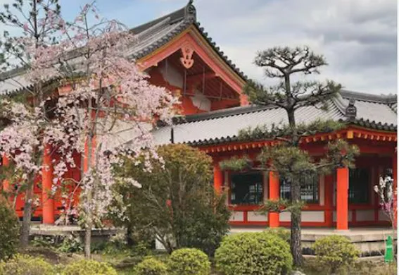 A temple of thousands of idols