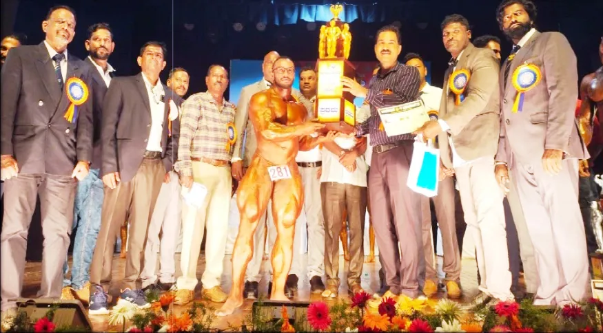 इजाज लास्कर मि.युवा दसरा किताबाचा मानकरी Ijaz Laskar Awardee of Mr. Yuva Dussehra Kitab