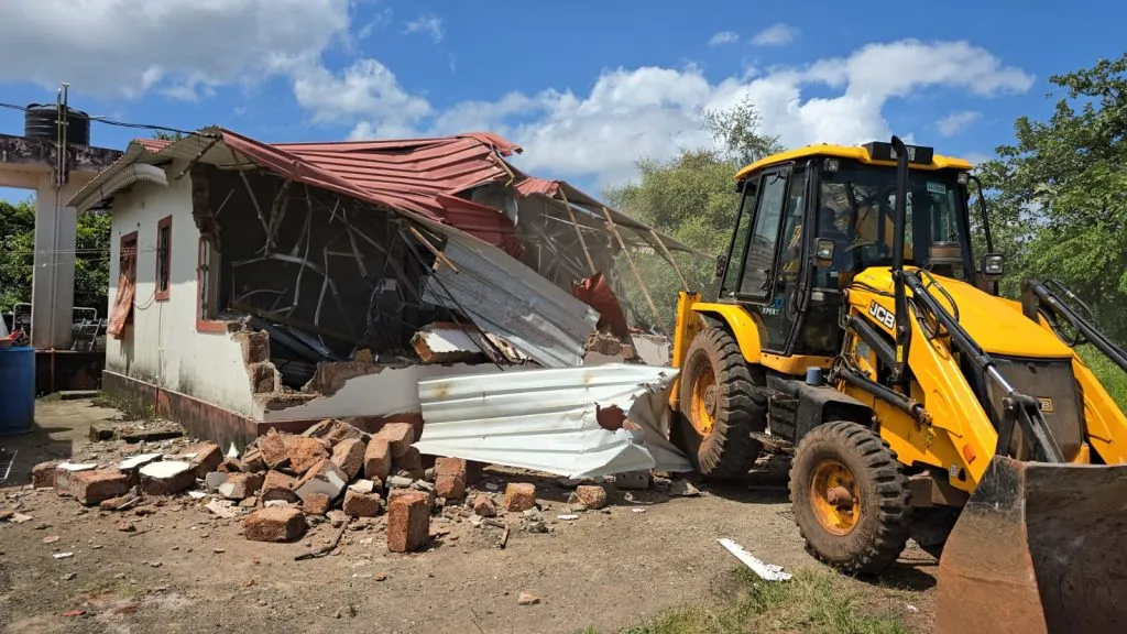 Bulldozers on Siddiqui constructions