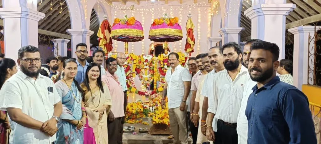 Thousands of devotees took darshan on the occasion of Pedan