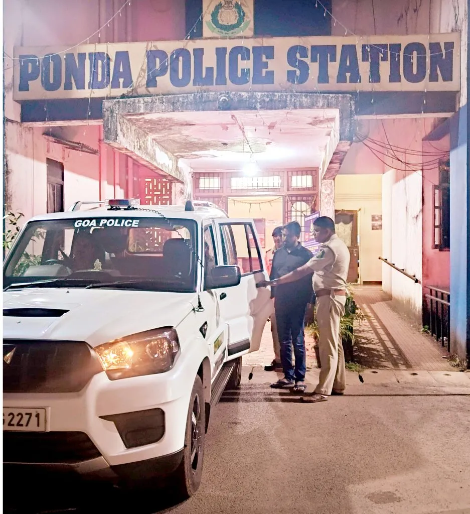 कुर्टीतील पोलिस कॉन्स्टेबलसह पशुवैद्यक डॉक्टरला अटक Veterinarian doctor arrested along with police constable in Kurti