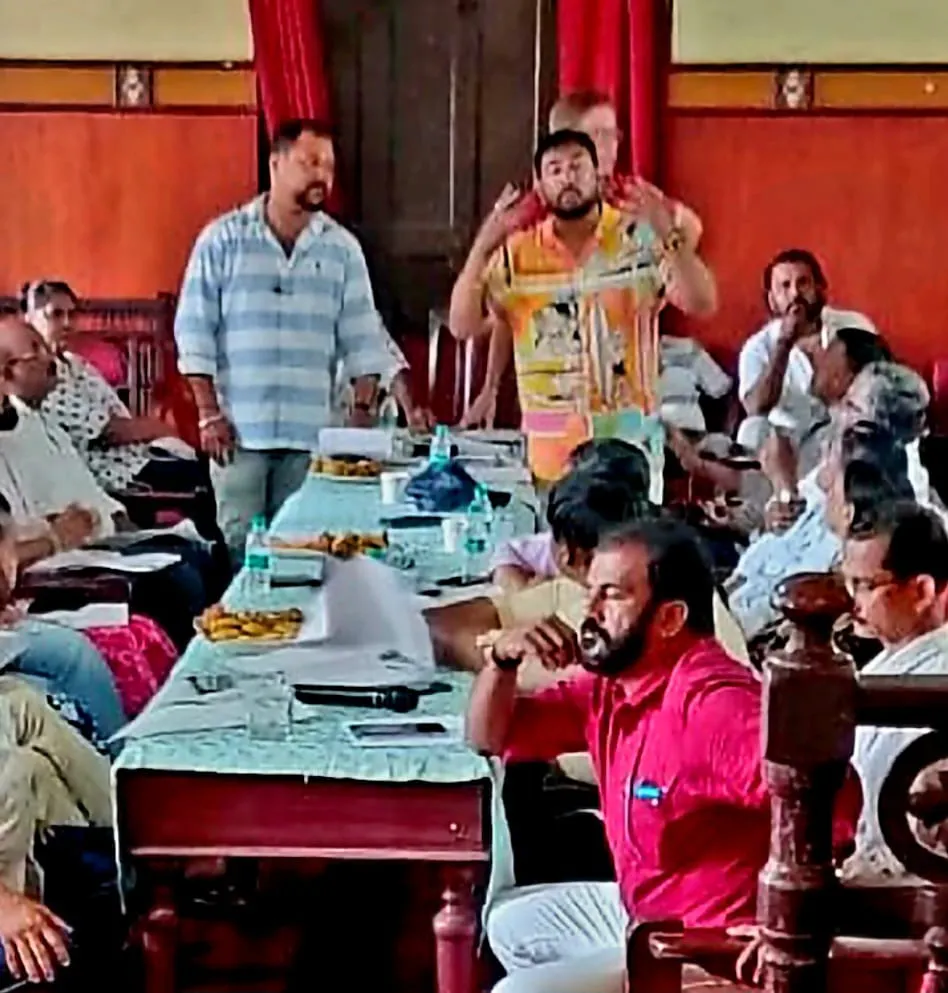 मडगाव पालिका बैठकीत गदारोळ Uproar in Margaon Municipal Council meeting