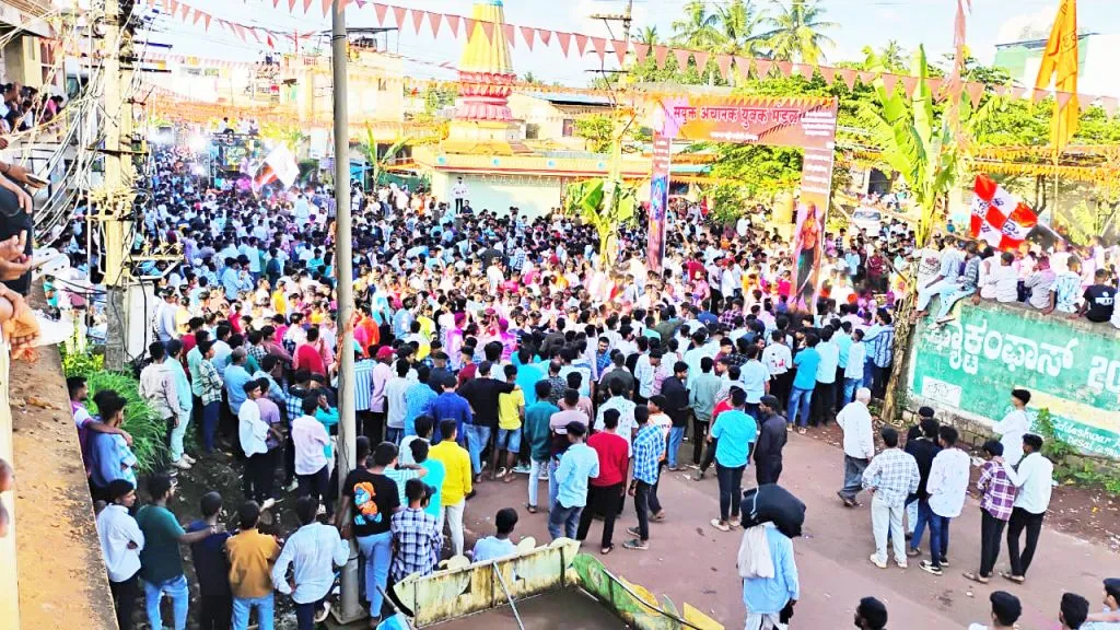 Dussehra festival in Kadoli is crowded