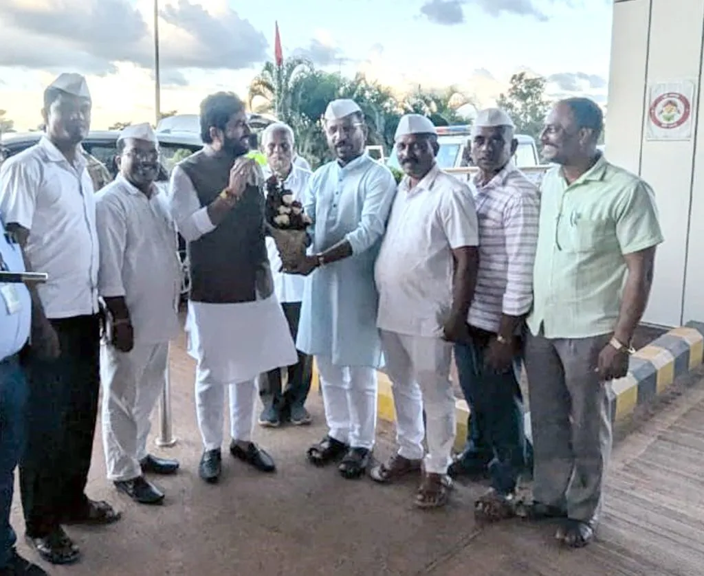 Union Minister of State Mohol met at Sambara Airport