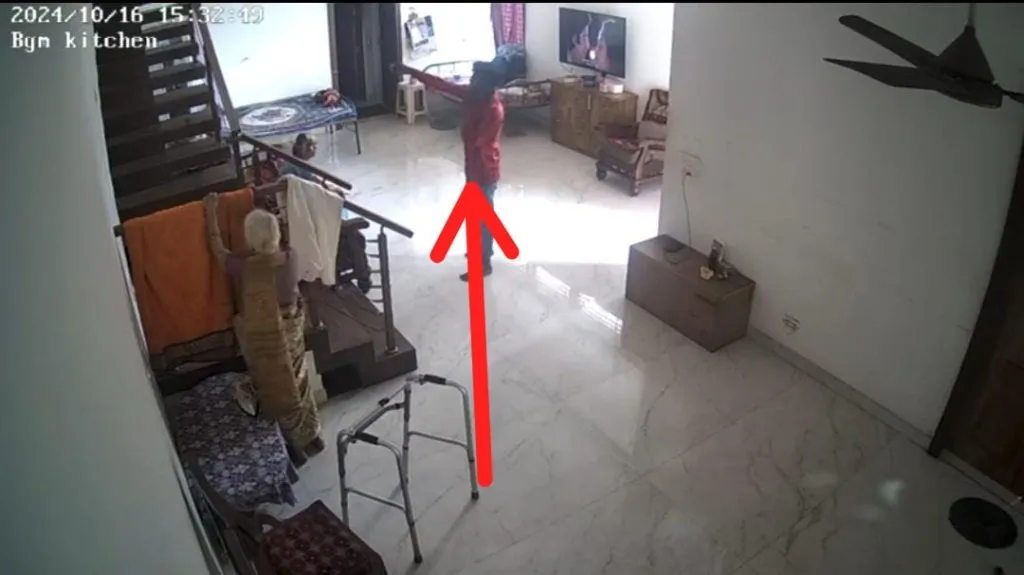 1.5 tola chain looted from an old woman claiming to be a cable operator